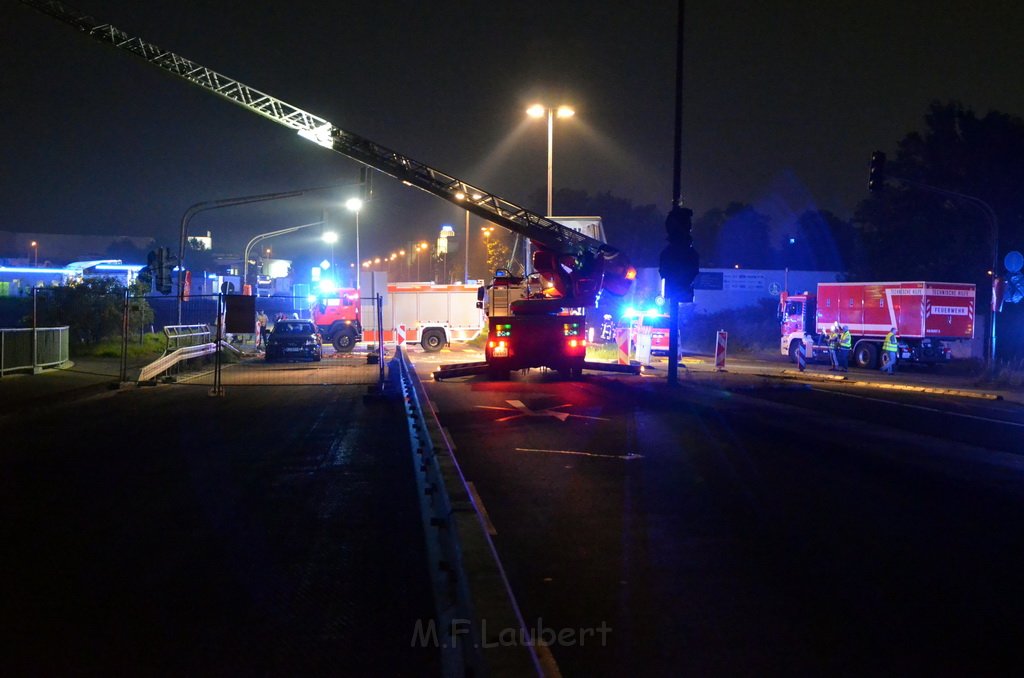 VU LKW umgestuerzt Feldkassel Industriestr Robert Boschstr P026.JPG